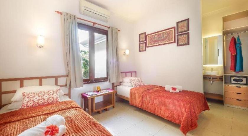 Al-Isha Dharamshala Hotel Kuta  Bagian luar foto