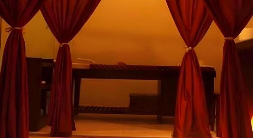 Al-Isha Dharamshala Hotel Kuta  Bagian luar foto